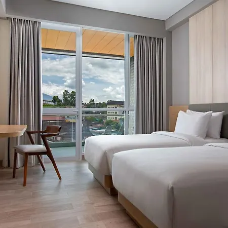 Hotel Santika Bukittinggi Exterior photo